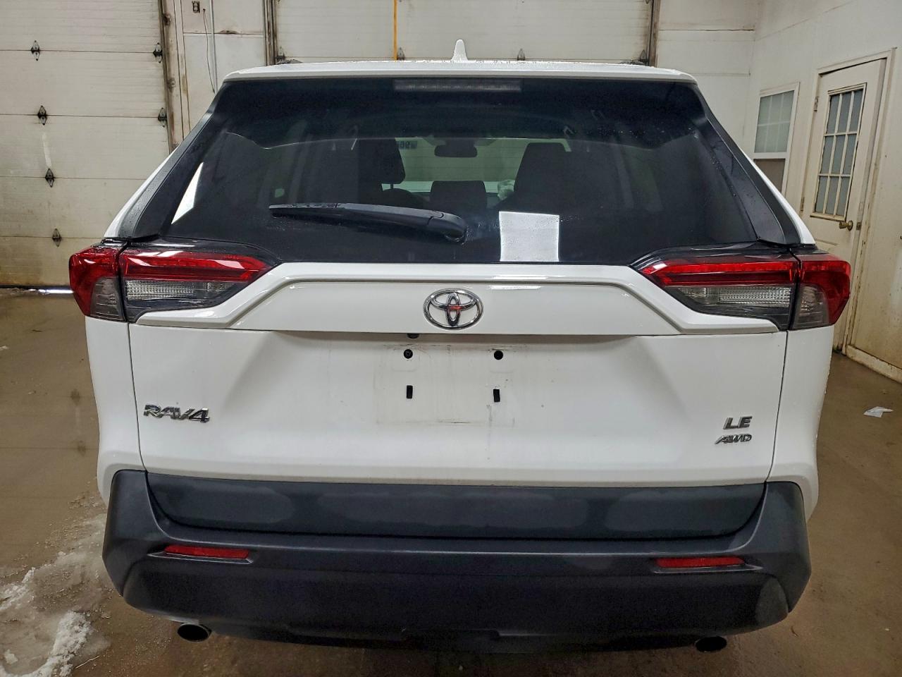 2021 TOYOTA RAV4 LE photo 16
