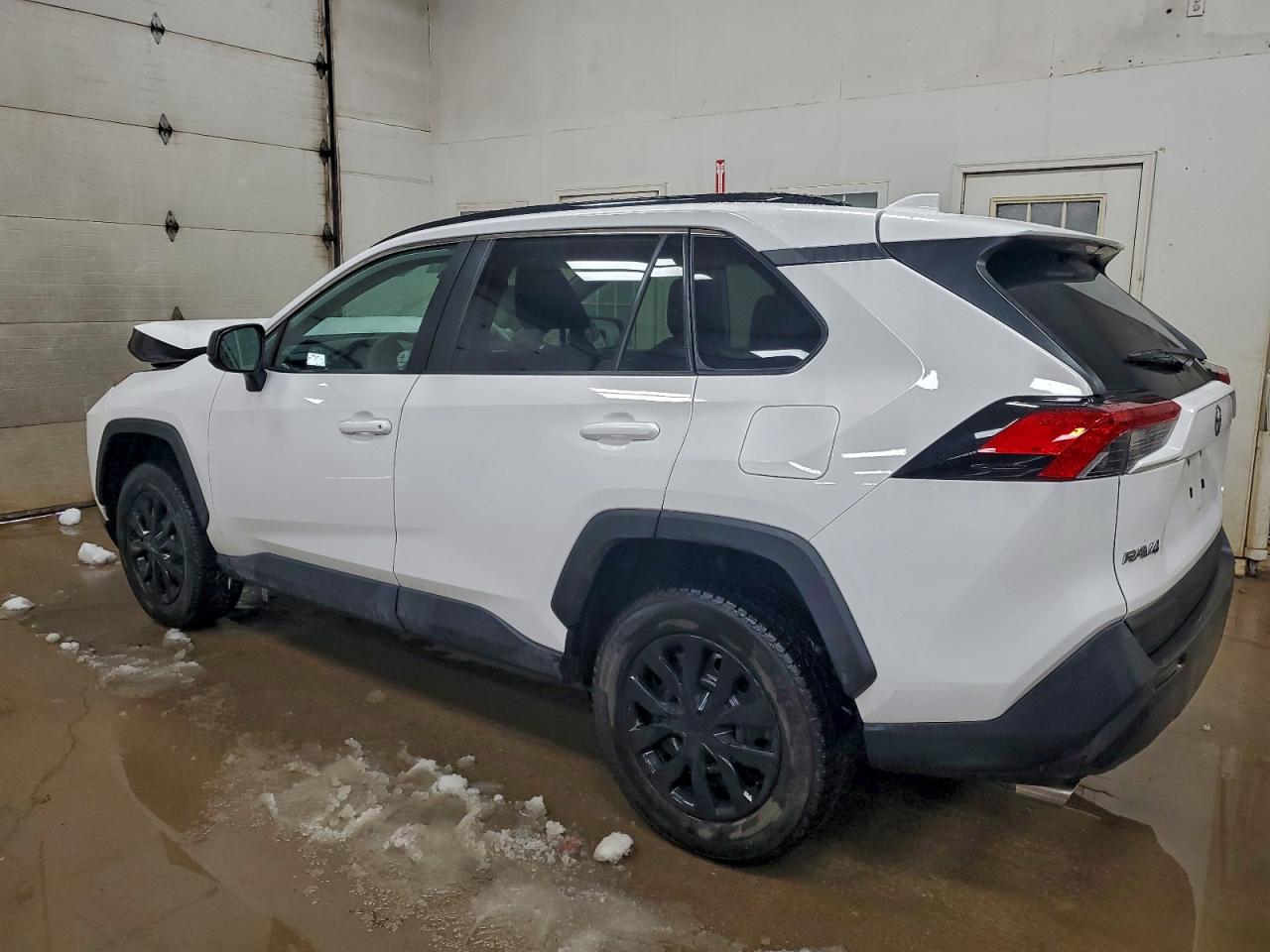 2021 TOYOTA RAV4 LE photo 4