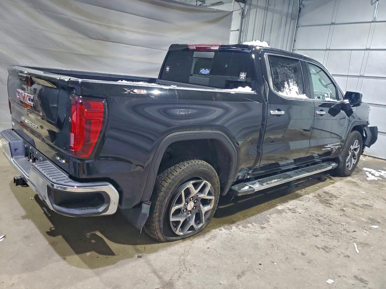 2025 GMC SIERRA K1500 SLT photo 3