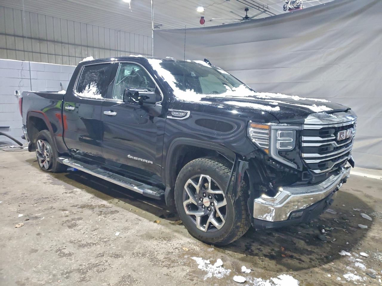 2025 GMC SIERRA K1500 SLT photo 4