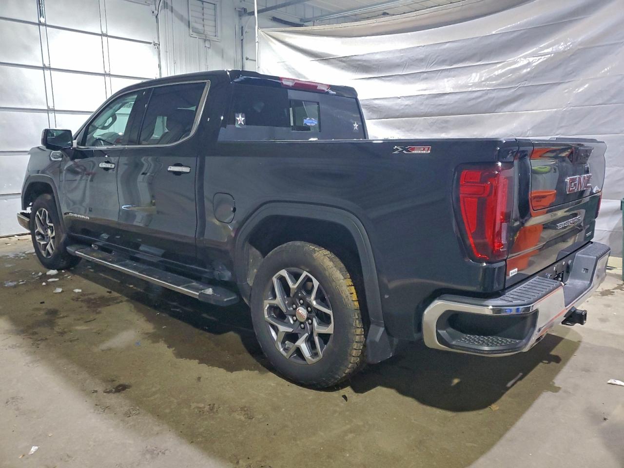 2025 GMC SIERRA K1500 SLT photo 2