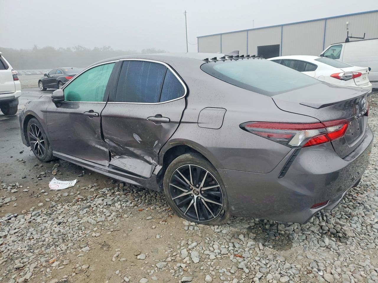 2021 TOYOTA CAMRY photo 3