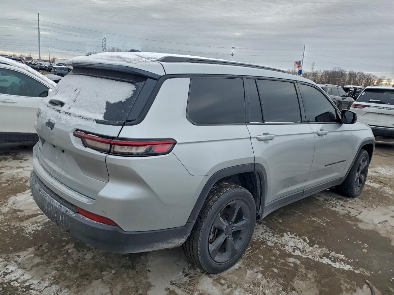 2023 JEEP GRAND CHEROKEE L LAREDO photo 3