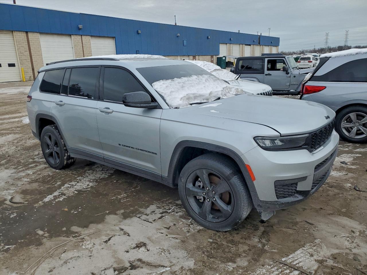 2023 JEEP GRAND CHEROKEE L LAREDO photo 4