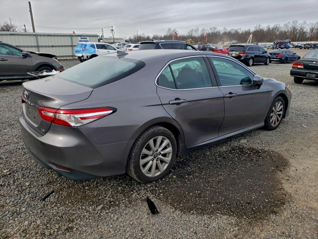 2020 TOYOTA CAMRY LE photo 5