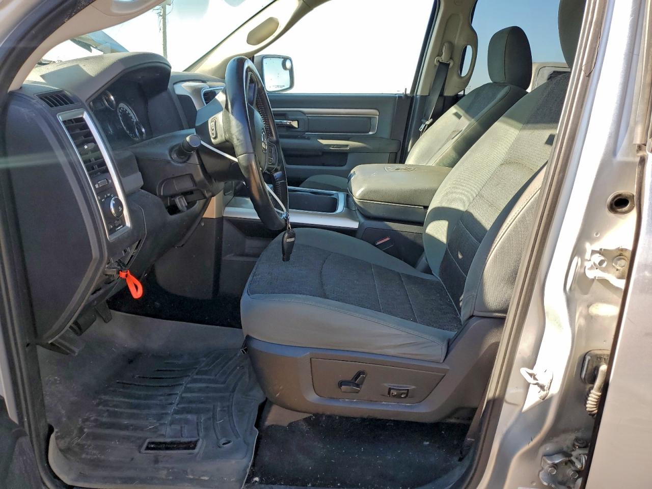 2016 RAM 1500 SLT photo 19