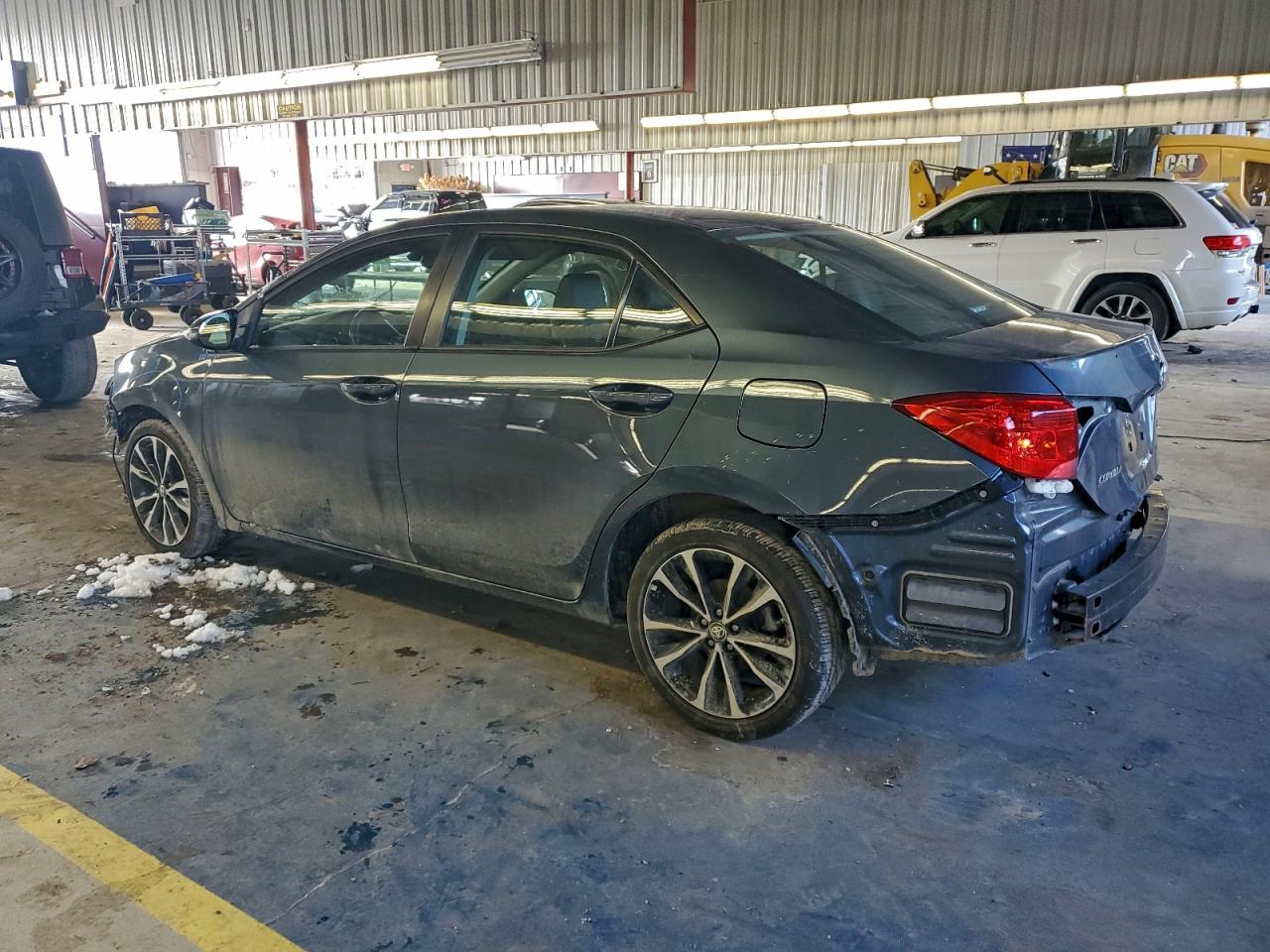 2019 TOYOTA COROLLA SE photo 2