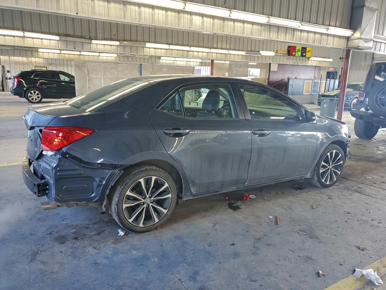 2019 TOYOTA COROLLA SE photo 3