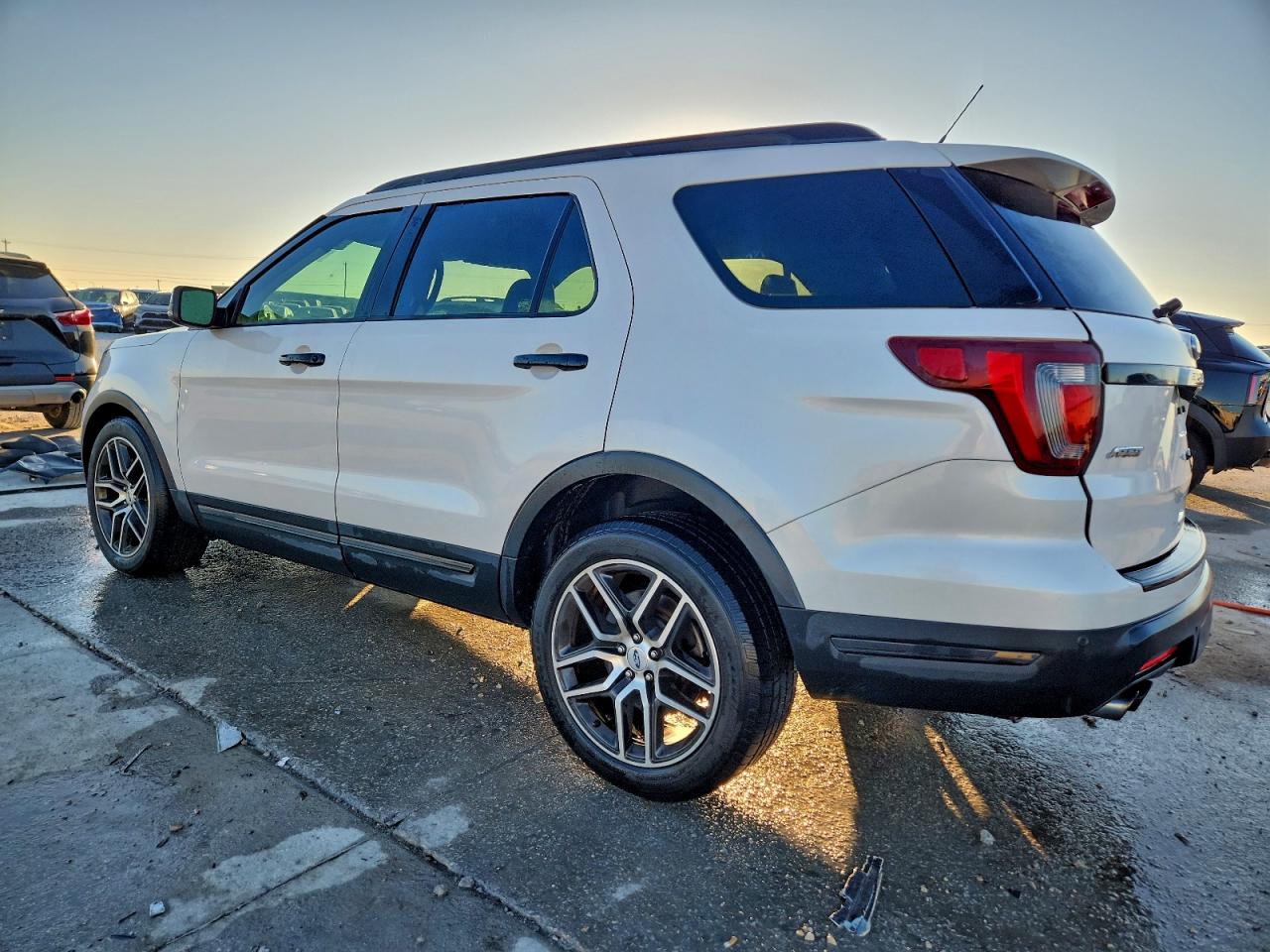 2018 FORD EXPLORER SPORT photo 2