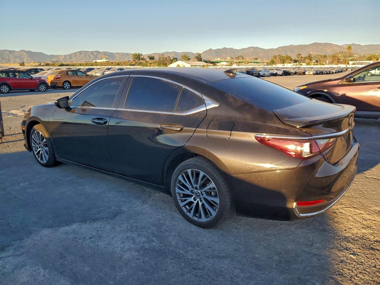 2024 LEXUS ES 300H BASE photo 2