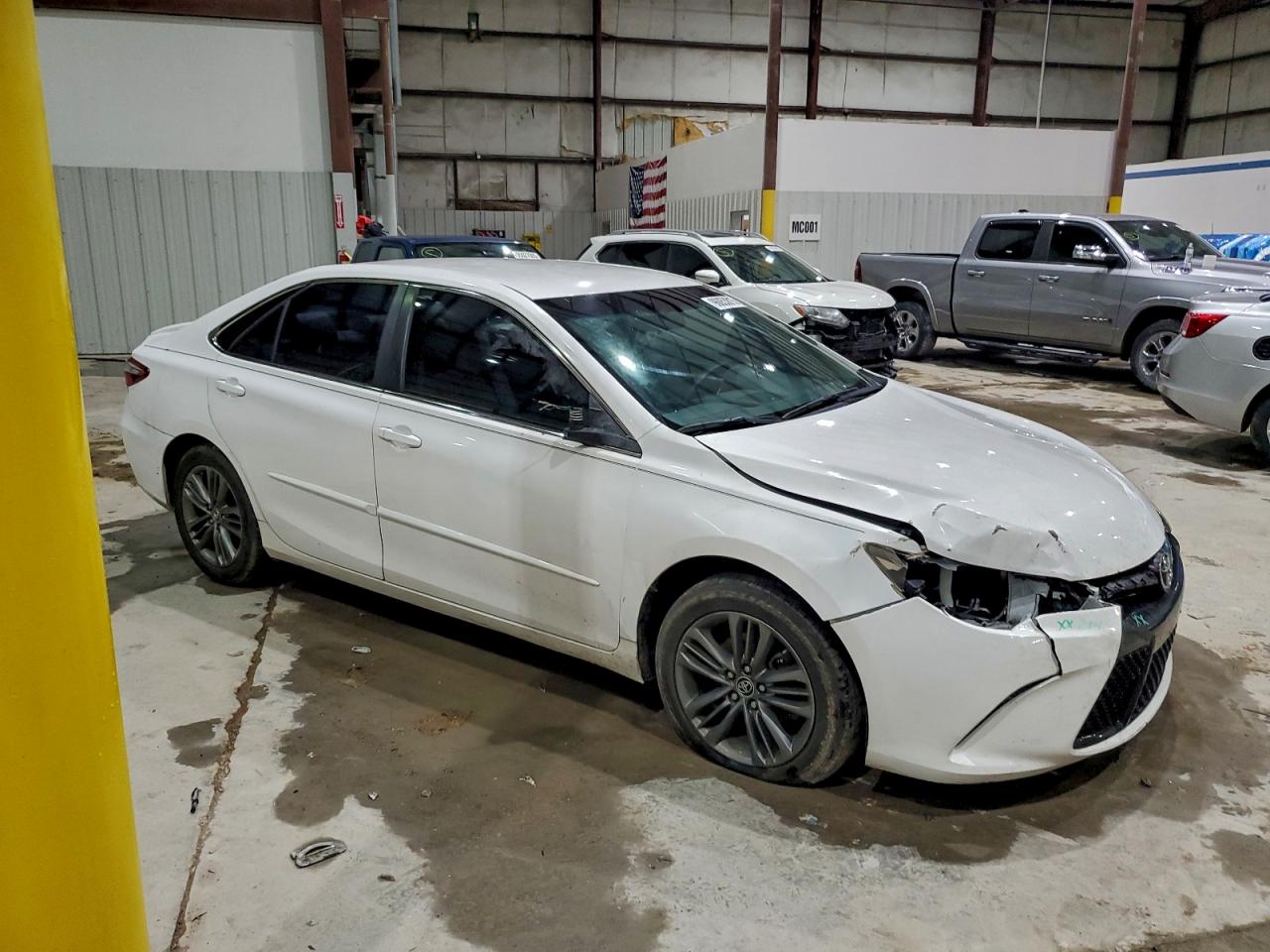 2016 TOYOTA CAMRY SE photo 7
