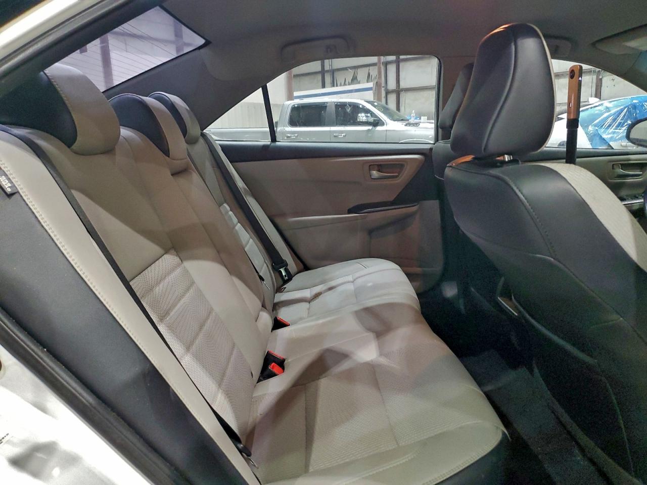2016 TOYOTA CAMRY SE photo 19