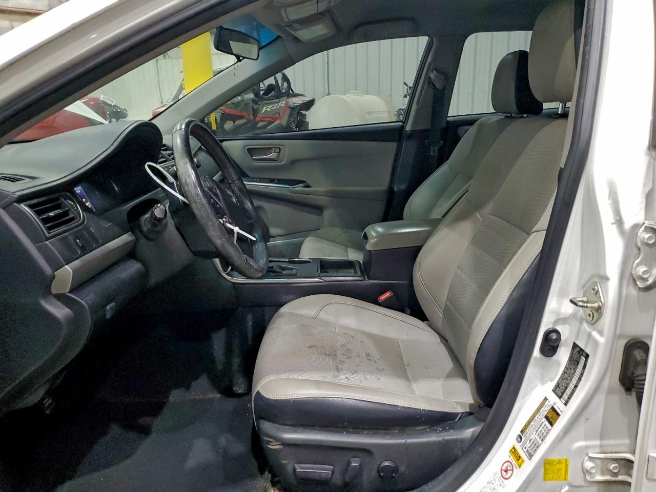 2016 TOYOTA CAMRY SE photo 13