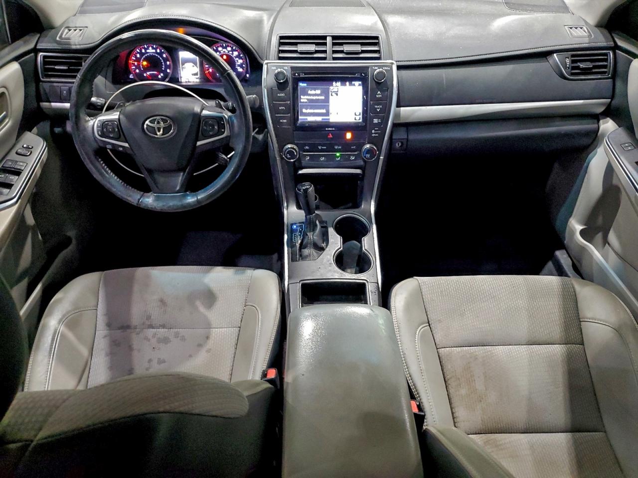 2016 TOYOTA CAMRY SE photo 15