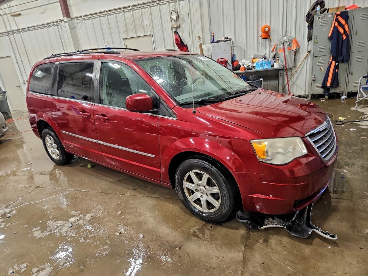 2010 CHRYSLER TOWN & COUNTRY TOURING photo 5