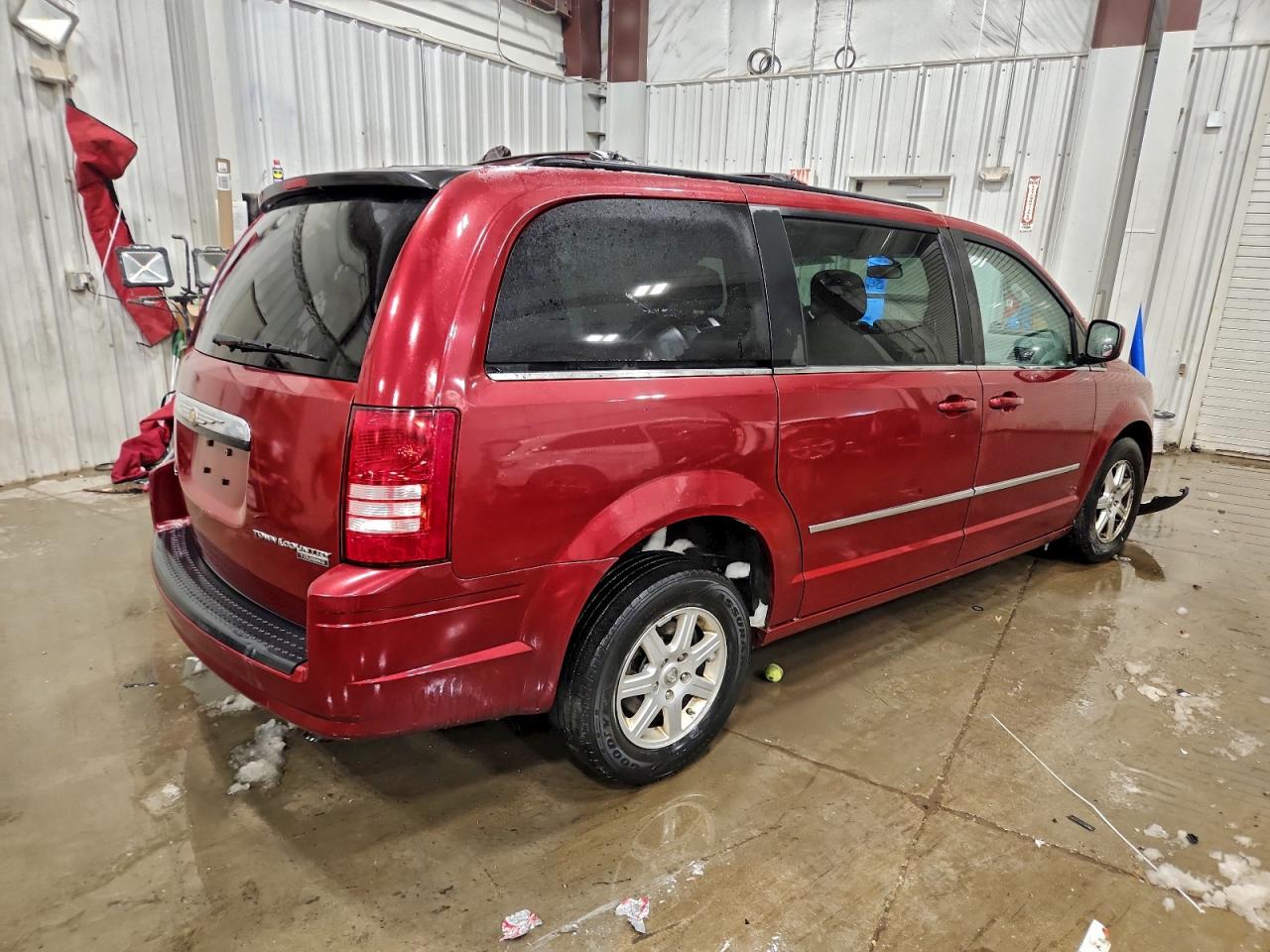 2010 CHRYSLER TOWN & COUNTRY TOURING photo 3