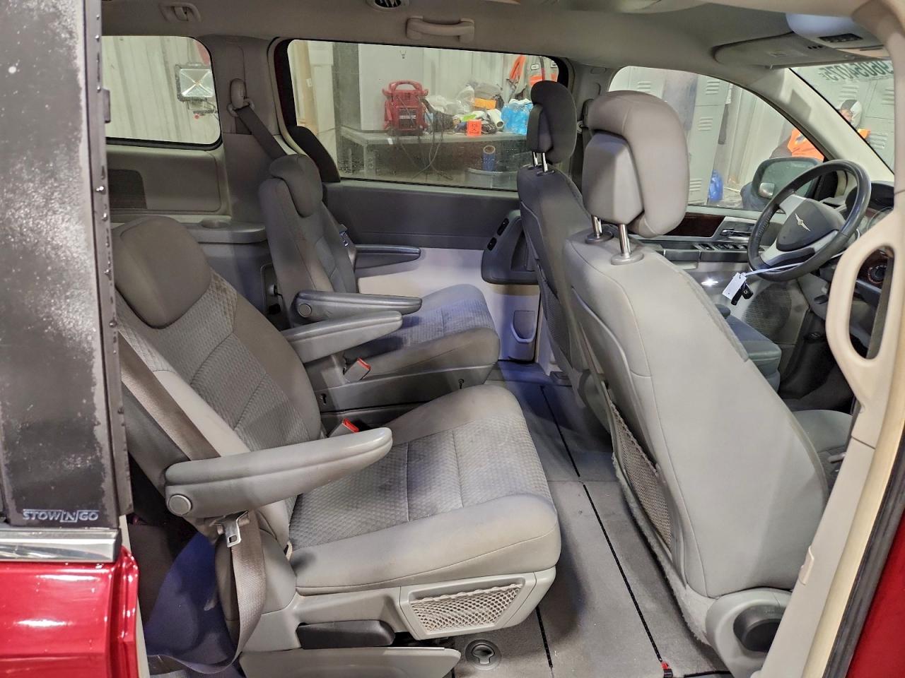 2010 CHRYSLER TOWN & COUNTRY TOURING photo 19