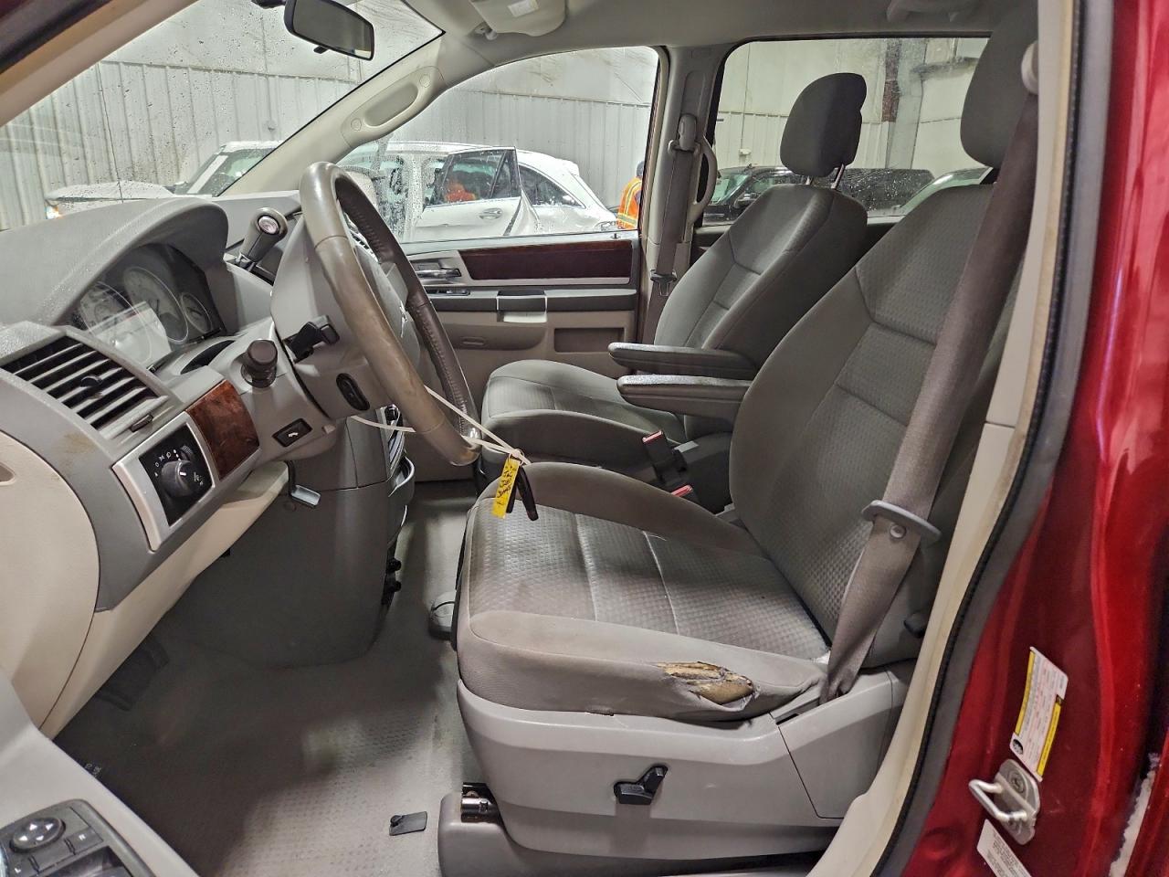 2010 CHRYSLER TOWN & COUNTRY TOURING photo 11