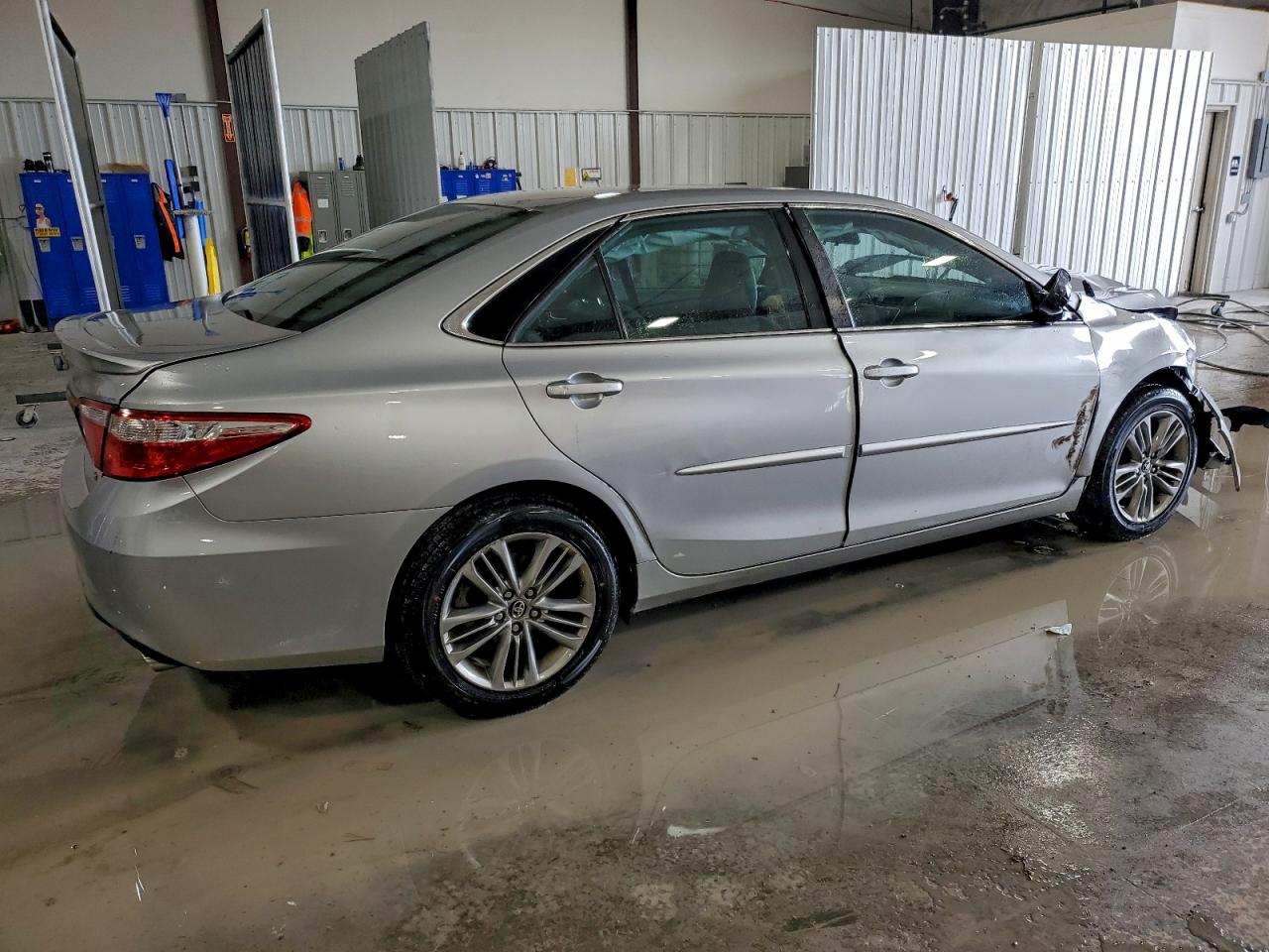 2017 TOYOTA CAMRY photo 3