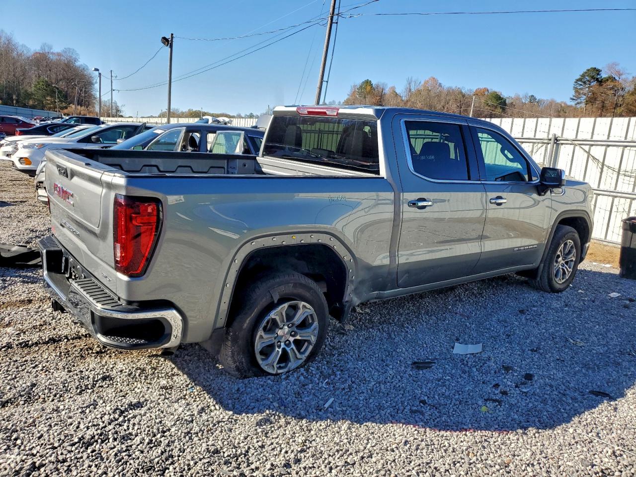 2025 GMC SIERRA C1500 SLT photo 3