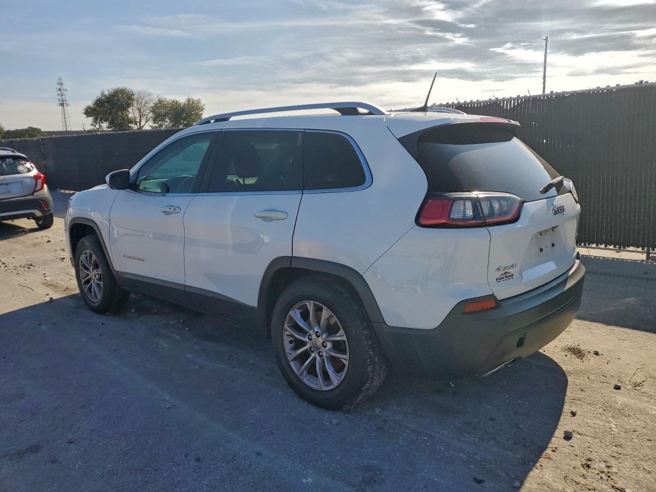 2019 JEEP CHEROKEE LATITUDE PLUS photo 2