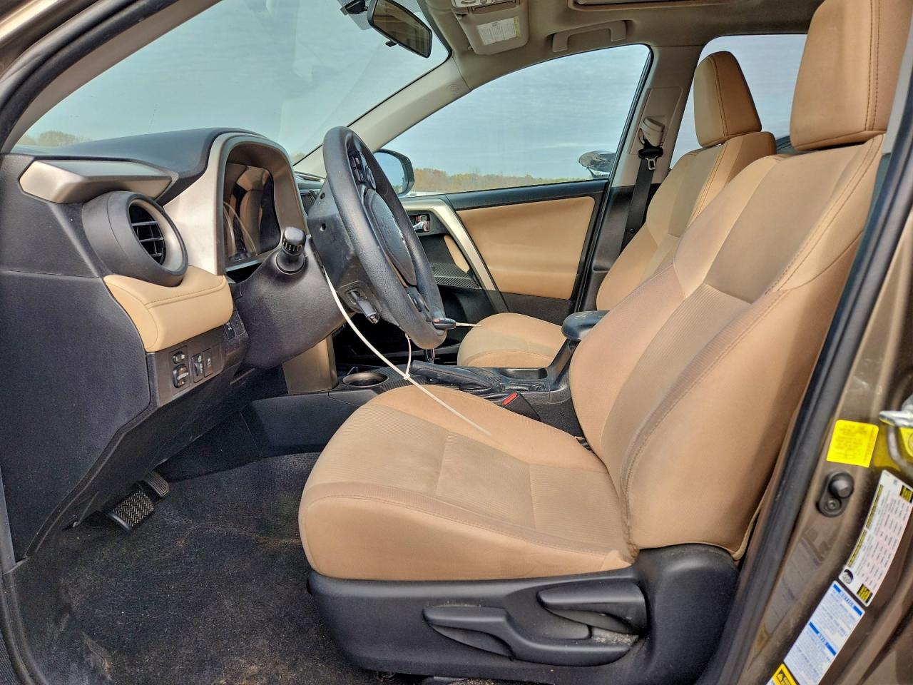 2015 TOYOTA RAV4 XLE photo 19