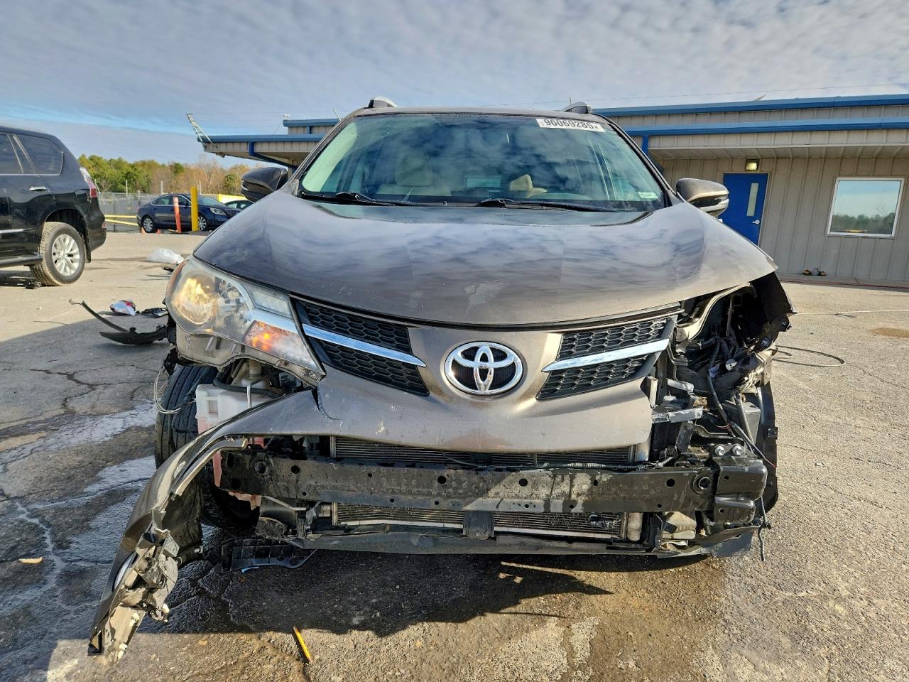 2015 TOYOTA RAV4 XLE photo 13