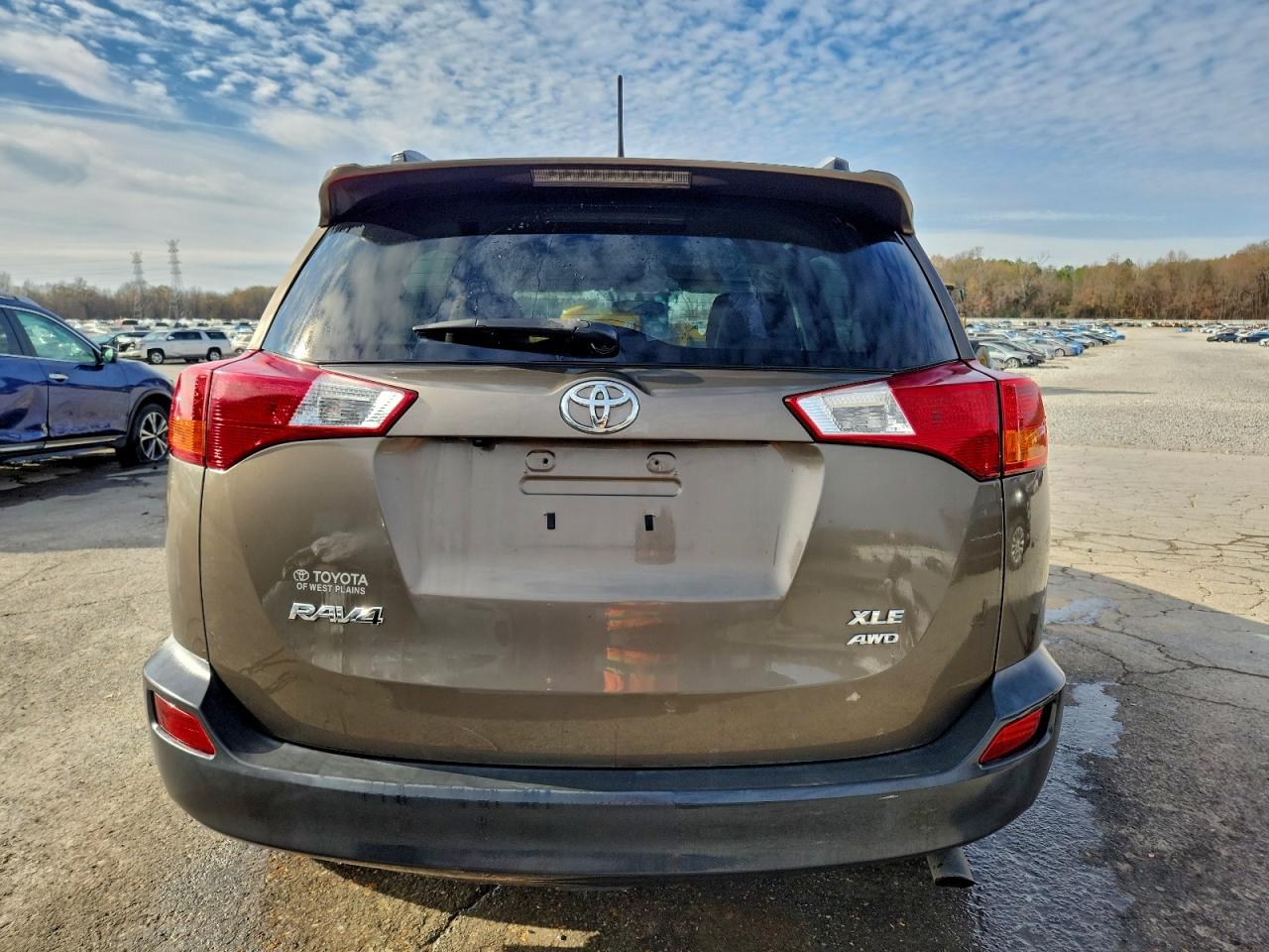 2015 TOYOTA RAV4 XLE photo 16