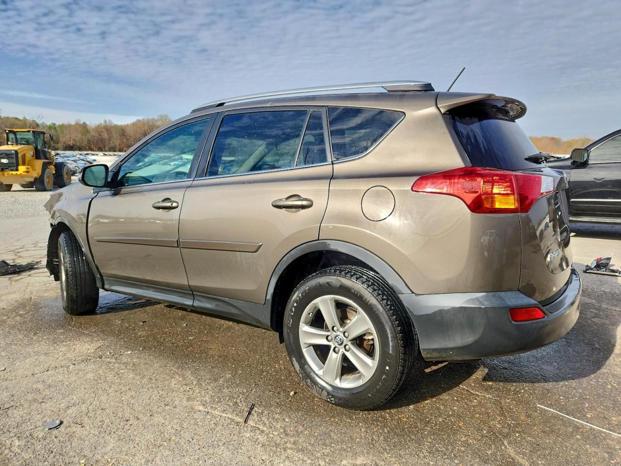 2015 TOYOTA RAV4 XLE photo 4