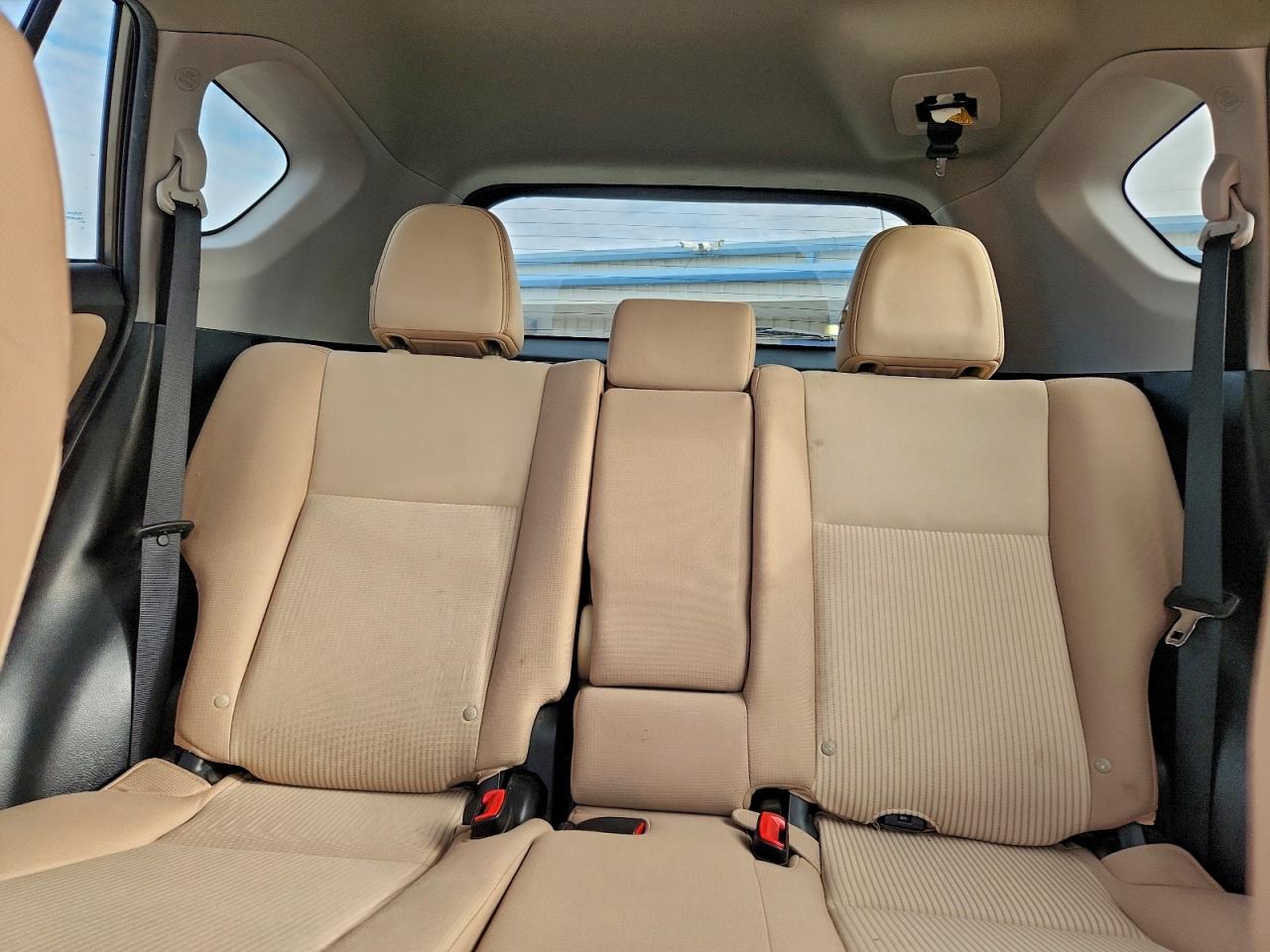 2015 TOYOTA RAV4 XLE photo 28