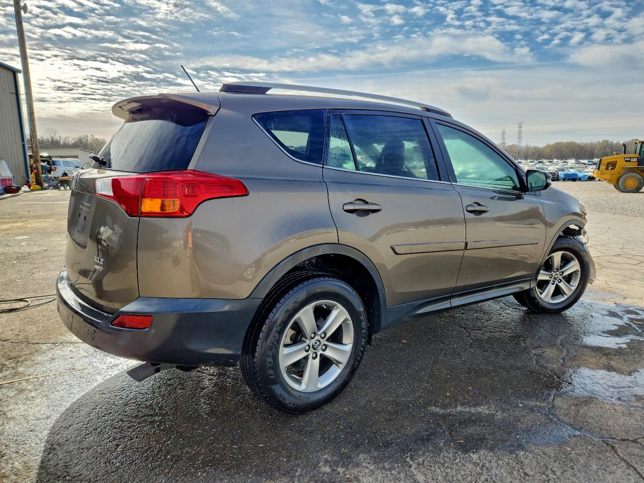 2015 TOYOTA RAV4 XLE photo 7