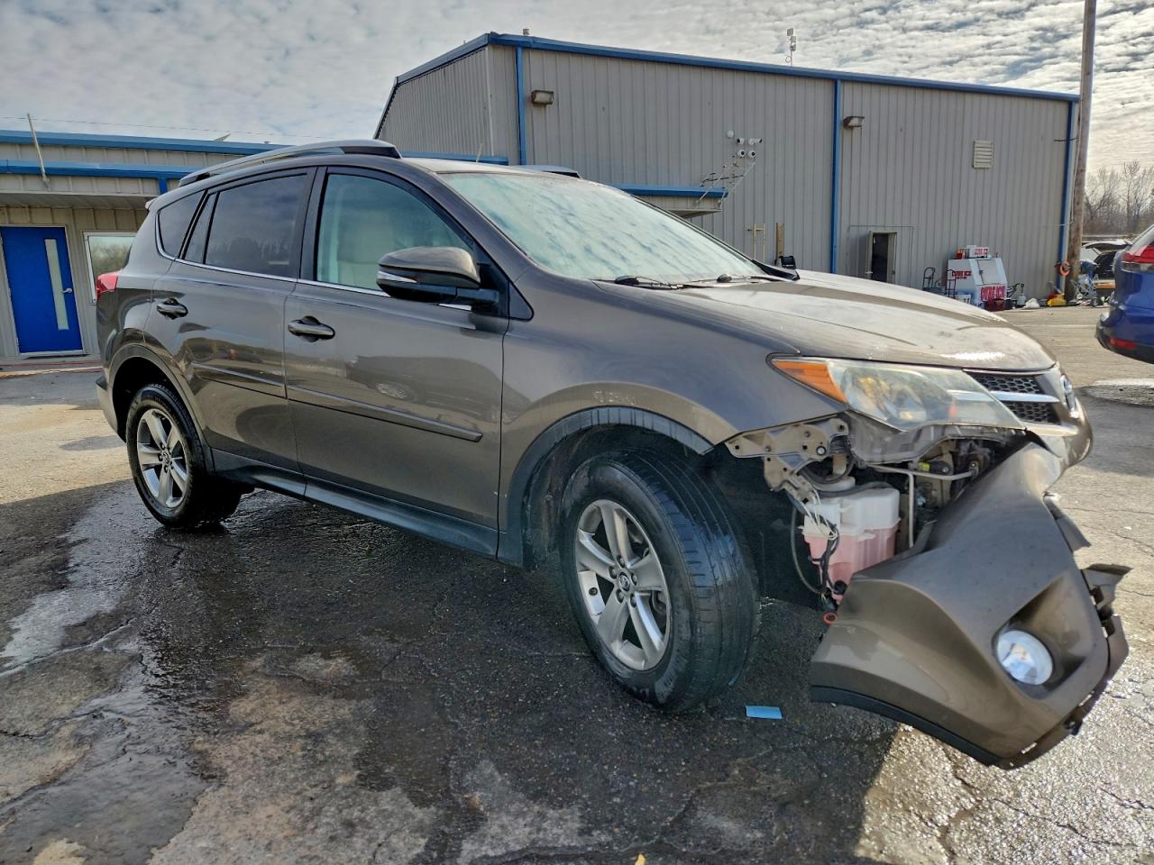 2015 TOYOTA RAV4 XLE photo 10