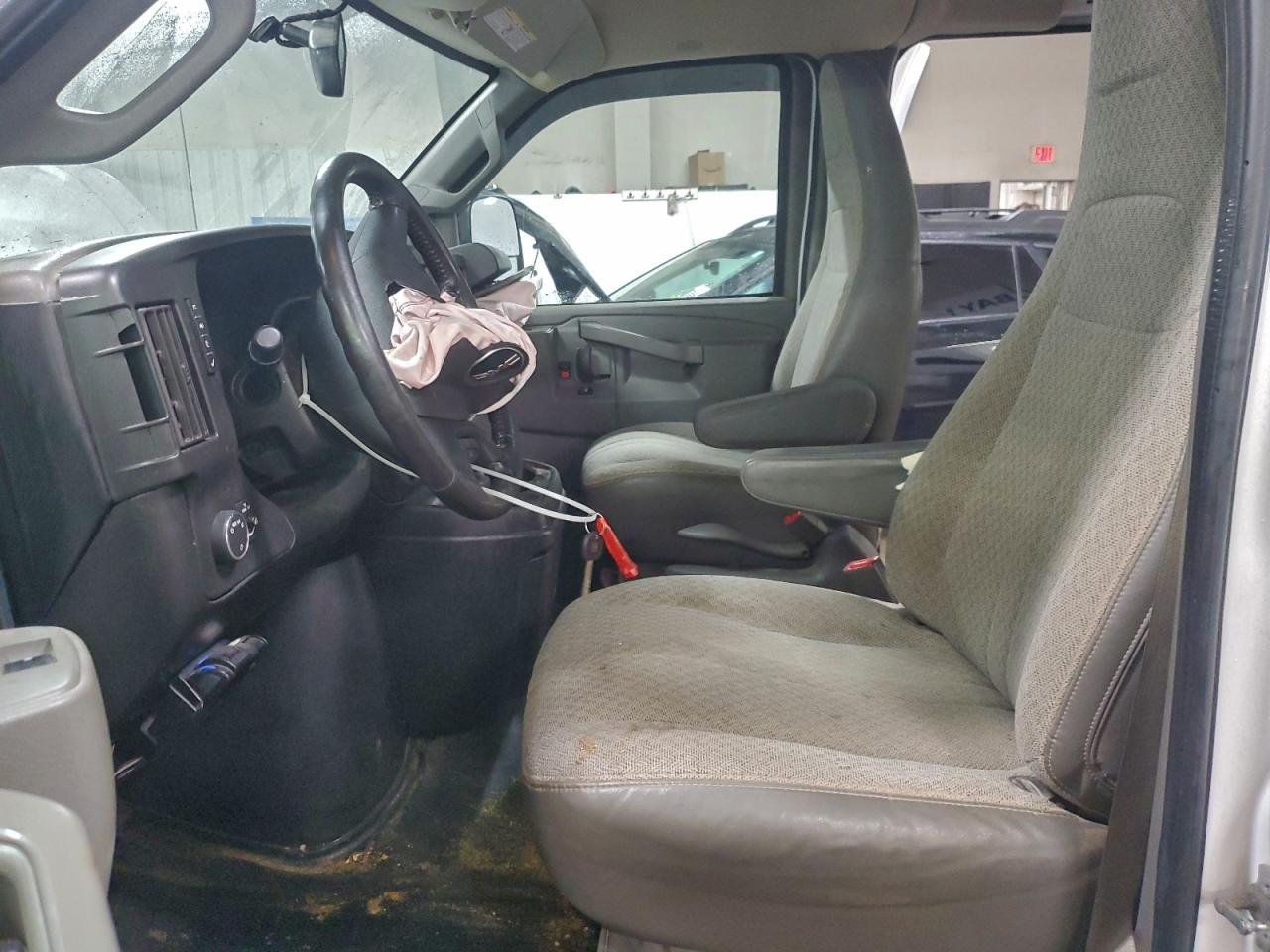 2020 GMC SAVANA G2500 photo 7