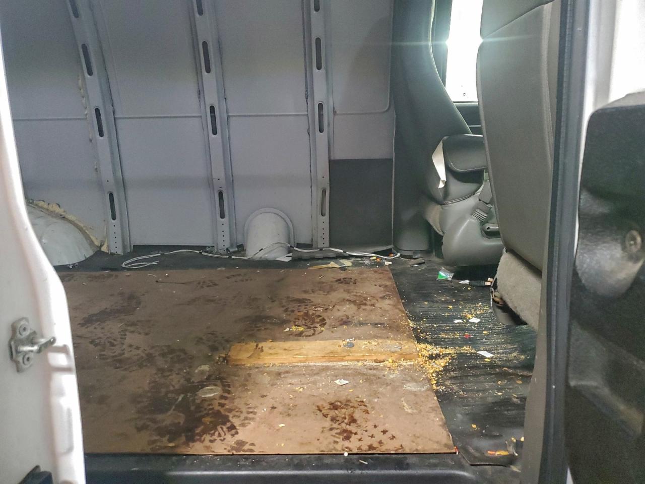2020 GMC SAVANA G2500 photo 10