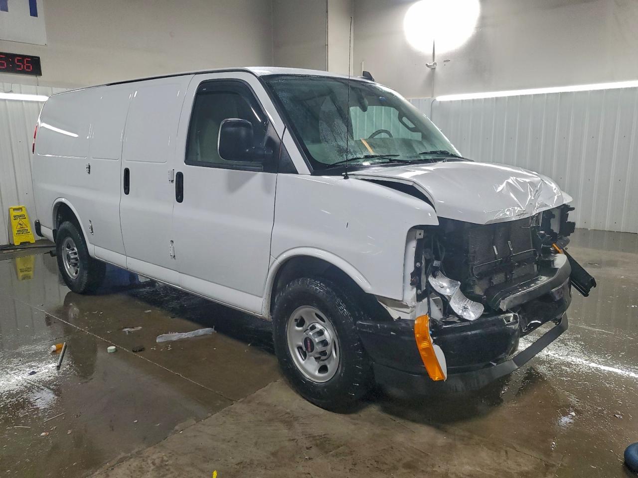 2020 GMC SAVANA G2500 photo 4