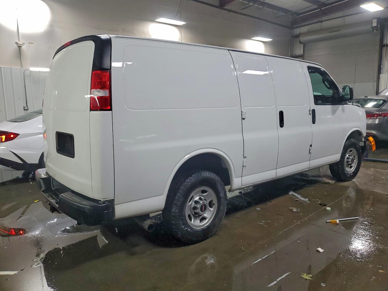 2020 GMC SAVANA G2500 photo 3