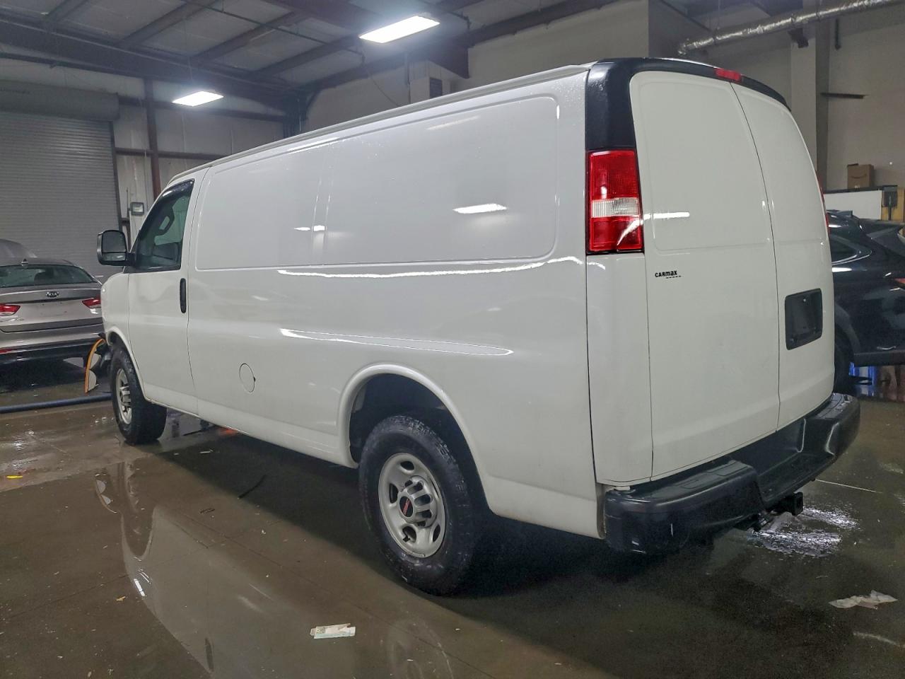 2020 GMC SAVANA G2500 photo 2