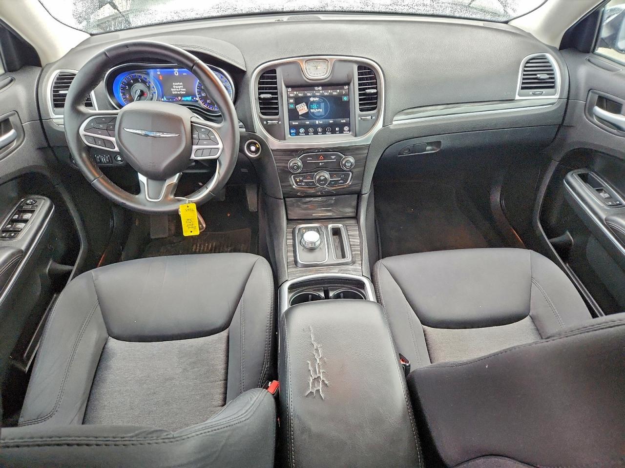 2018 CHRYSLER 300 TOURING photo 8