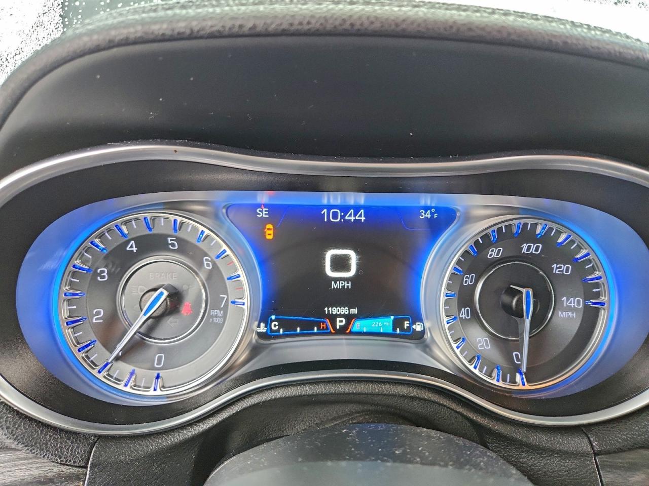 2018 CHRYSLER 300 TOURING photo 9