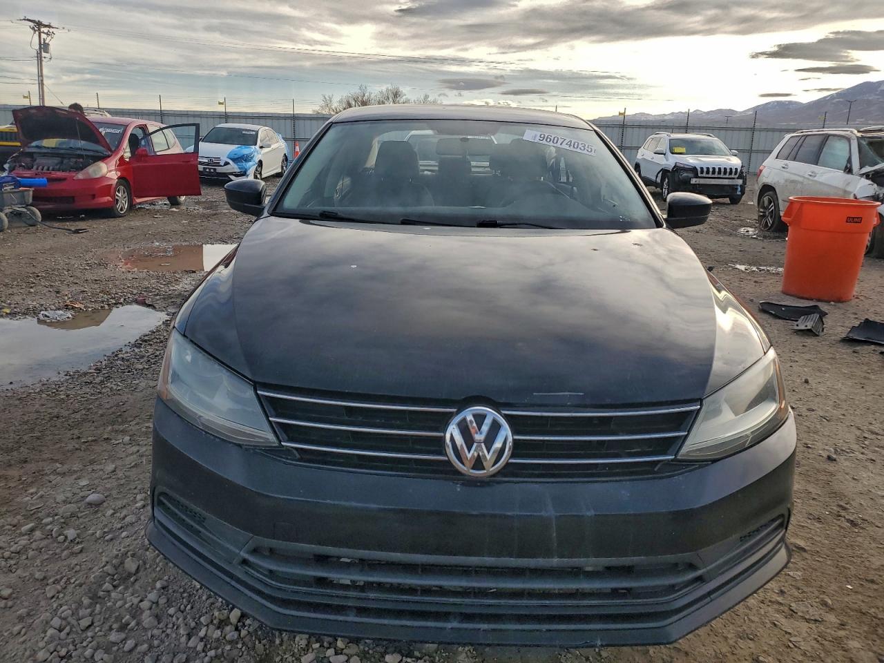 2017 VOLKSWAGEN JETTA photo 5
