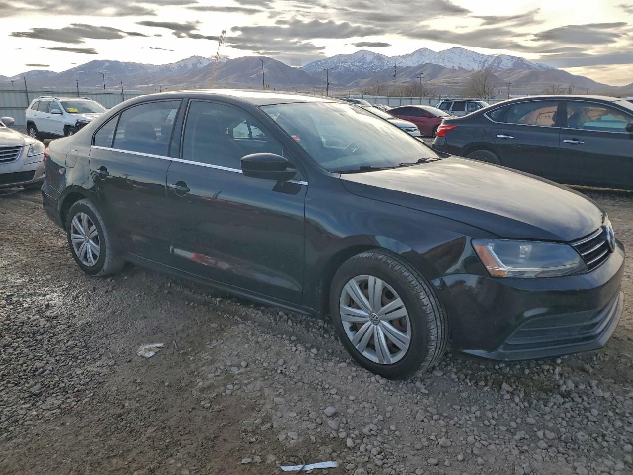 2017 VOLKSWAGEN JETTA photo 4