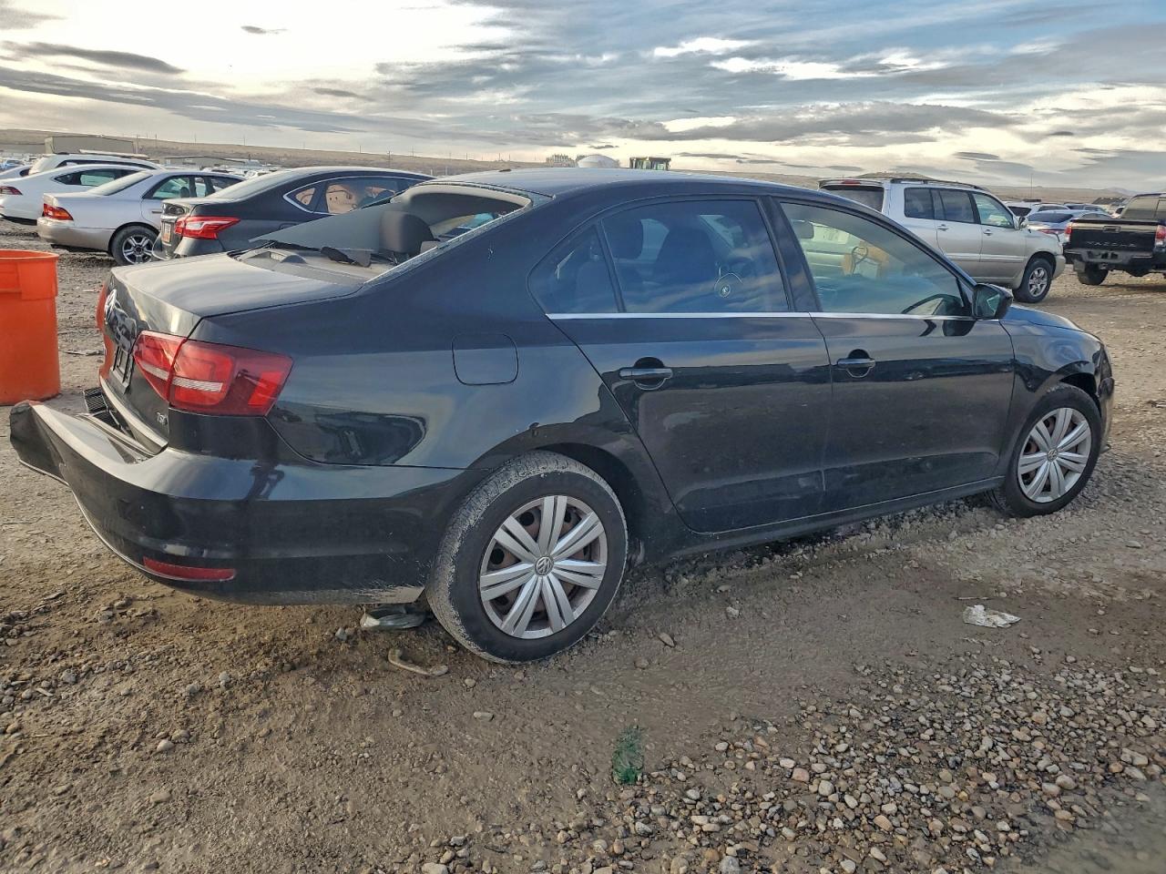 2017 VOLKSWAGEN JETTA photo 3