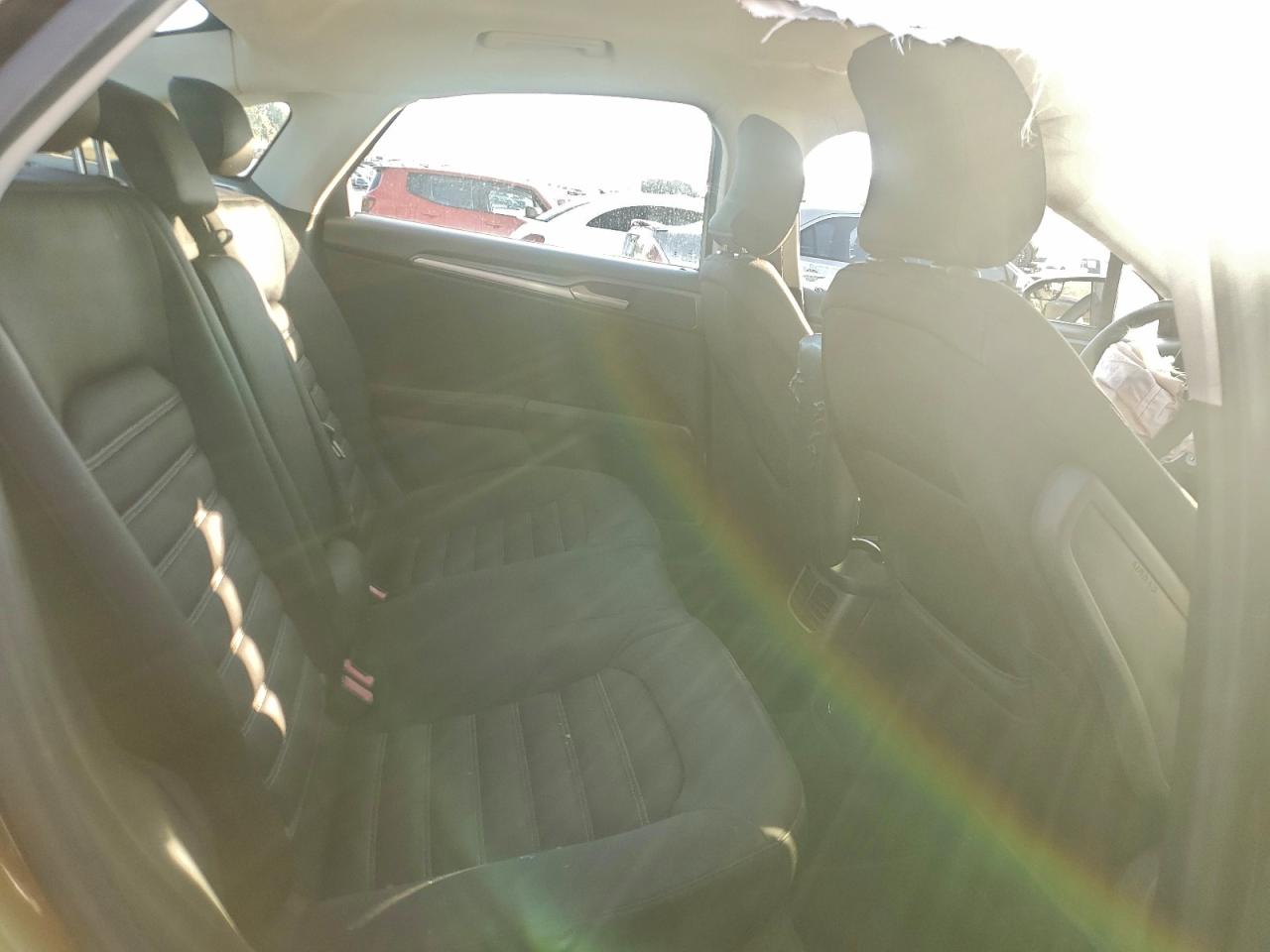 2015 FORD FUSION SE photo 19