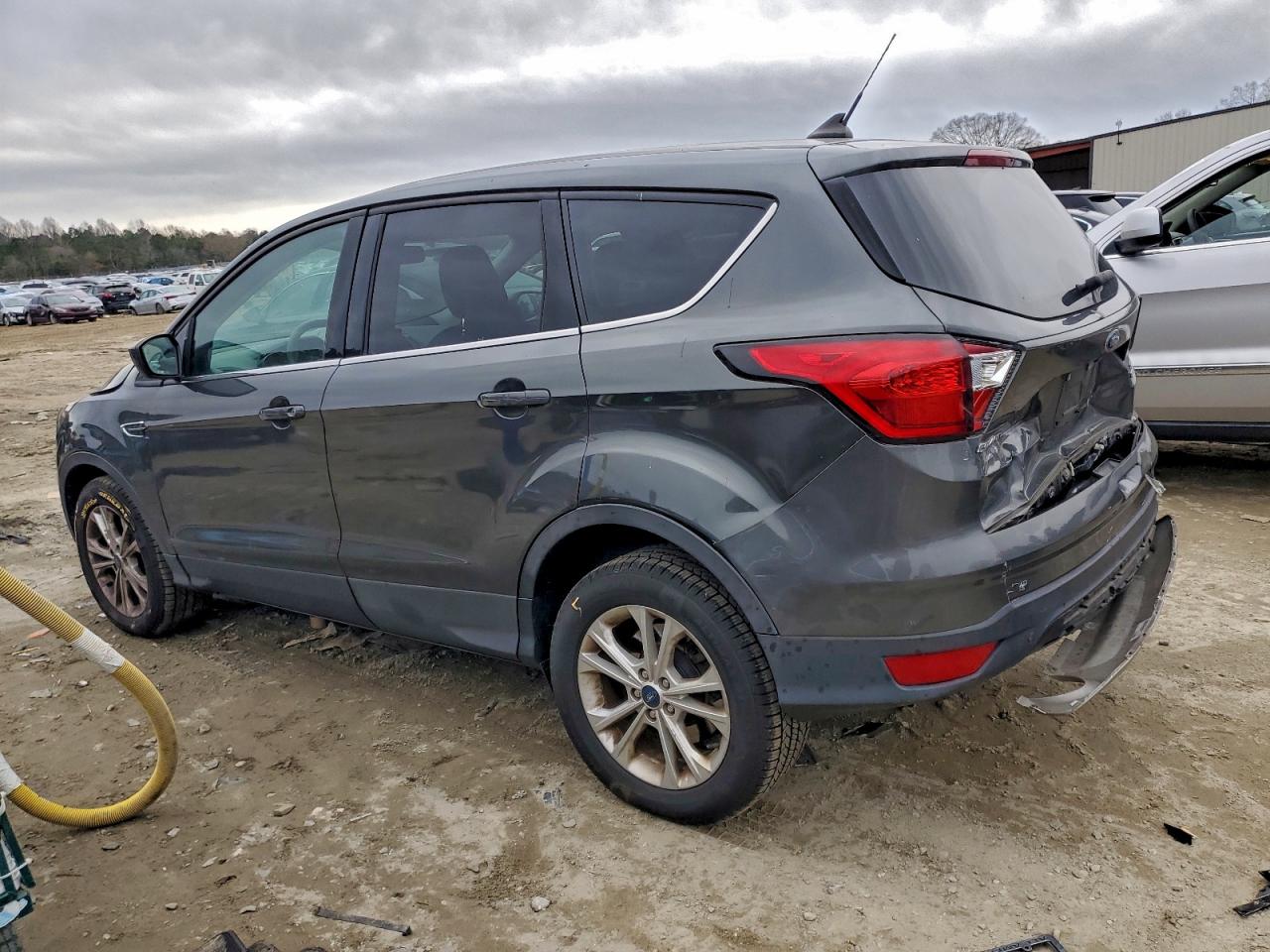 2019 FORD ESCAPE SE photo 4
