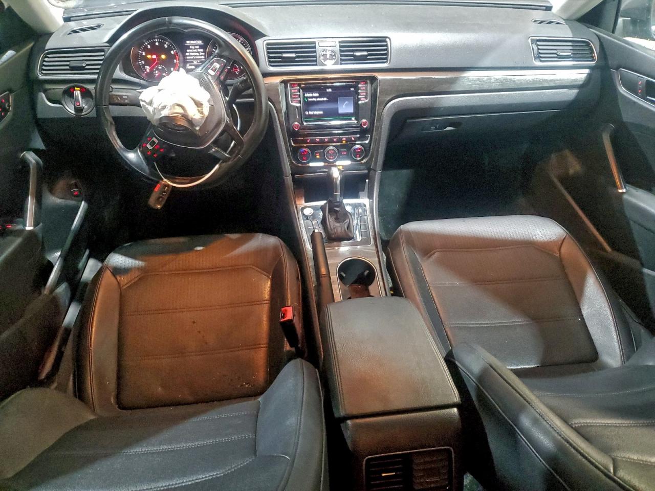 2017 VOLKSWAGEN PASSAT SE photo 8