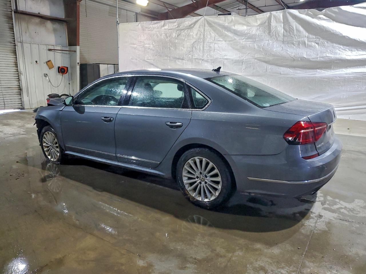 2017 VOLKSWAGEN PASSAT SE photo 2