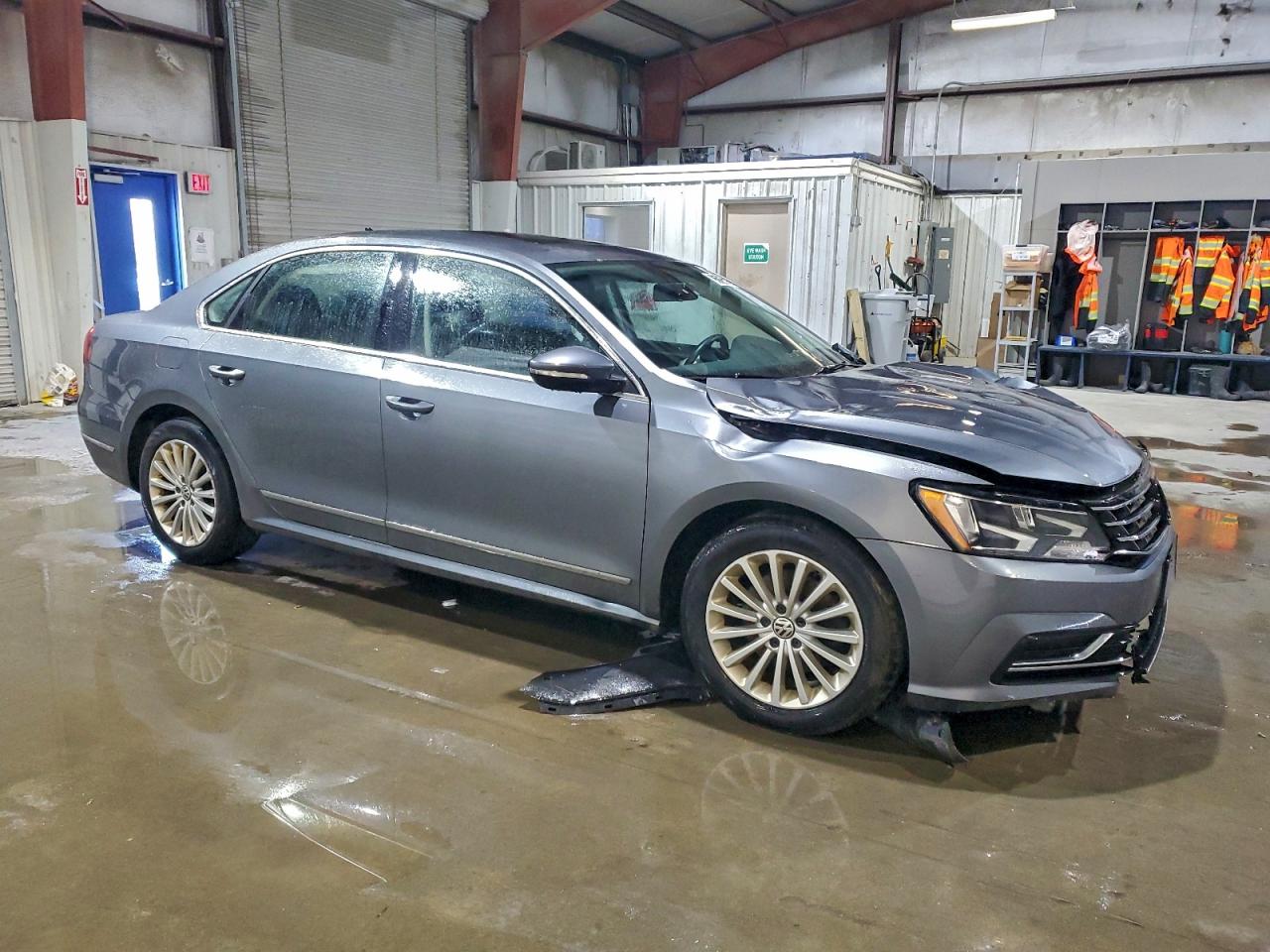 2017 VOLKSWAGEN PASSAT SE photo 4