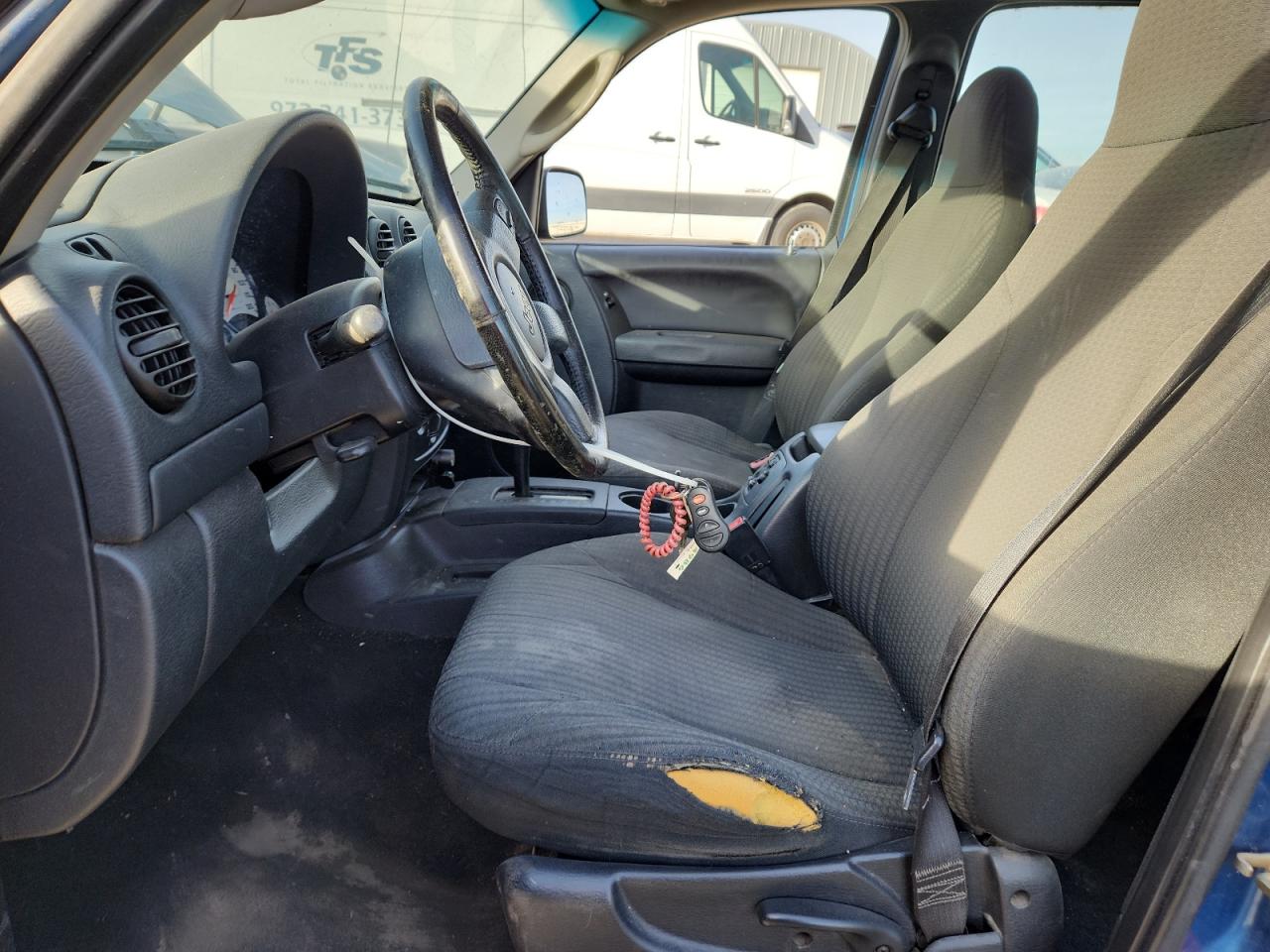 2004 JEEP LIBERTY SPORT photo 13
