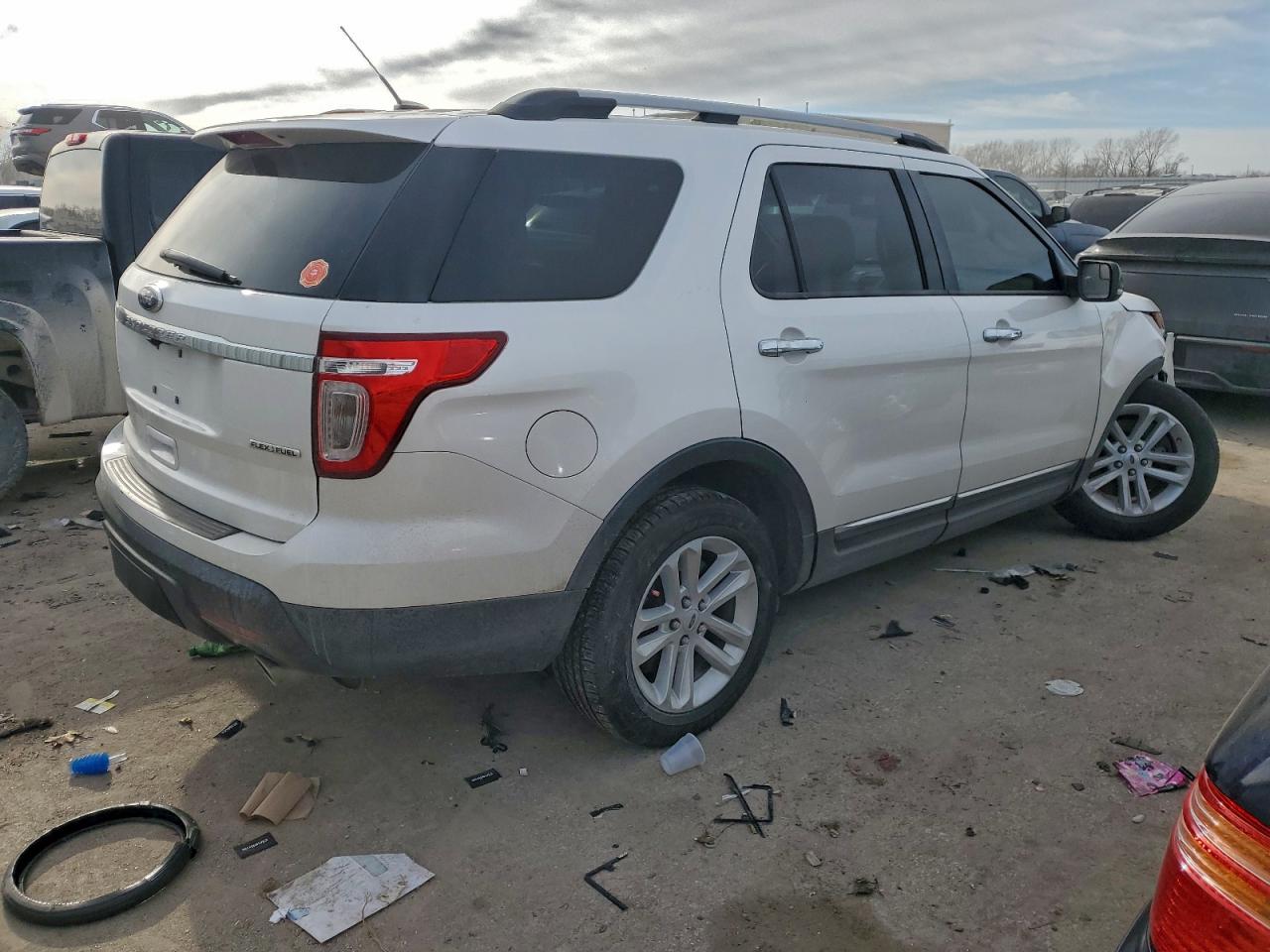 2013 FORD EXPLORER XLT photo 3