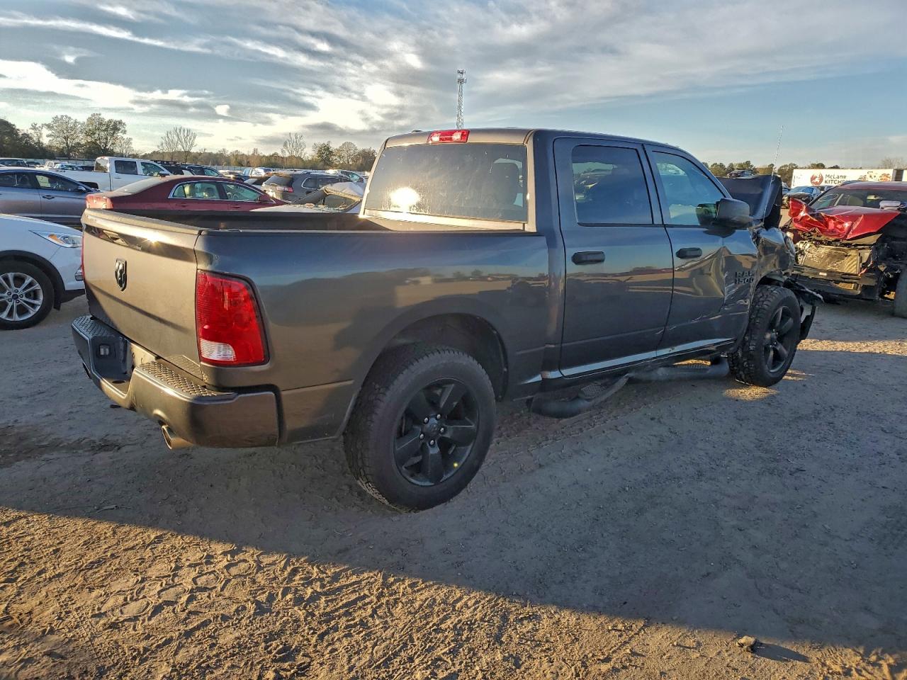 2017 RAM 1500 ST photo 5